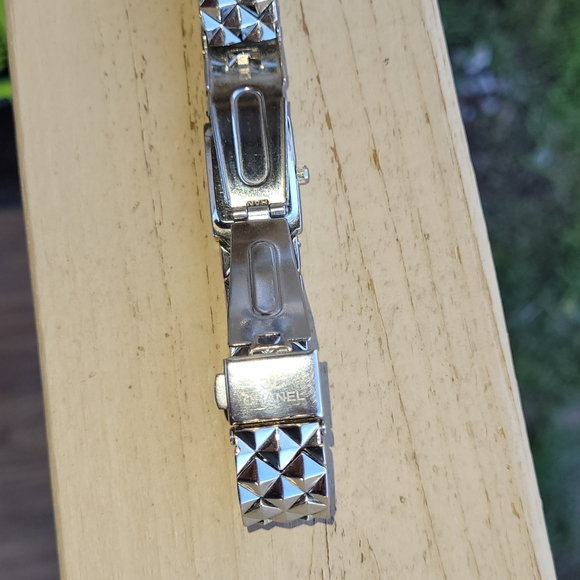 Vintage Channel Quartz Woman's Designer Watch - Picture 8 of 12